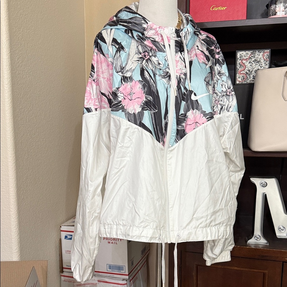 Nike Women's Floral Wind Breaker Jacket - White,Blue  and Pink size 2X EUC